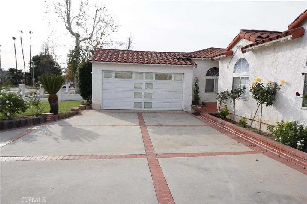 Properties 2 10109 Noble Avenue