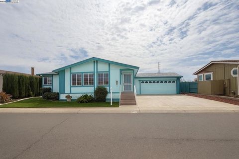 Photo of 1841 Venice Ln Ln, Antioch, CA 94509 (MLS # 41112282) Photo of 1841 Venice Ln Ln, Antioch, CA 94509 (MLS # 41112282)