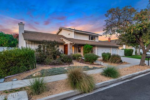 Photo of 199 W Sidlee Street, Thousand Oaks, CA 91360 (MLS # 226002111)