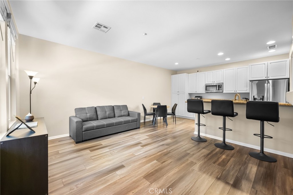 30505 Canyon Hills 703