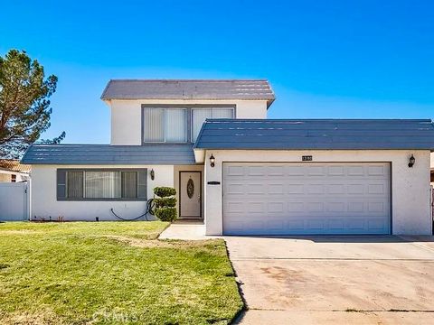 Photo of 13160 Riverview Dr, Victorville, CA 92395 (MLS # CV26085463)