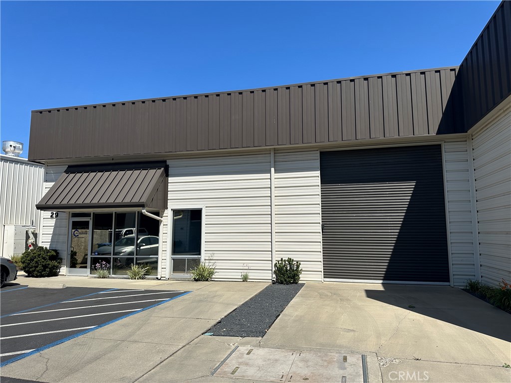 Rare vacancy in Chico's Meyer's Street District. Very nice professional warehouse office unit in an attractive commercial area. Includes three offices and a larger room that can be used as a break area, conference room or executive office. Warehouse bay is approximately 880 sq. ft.