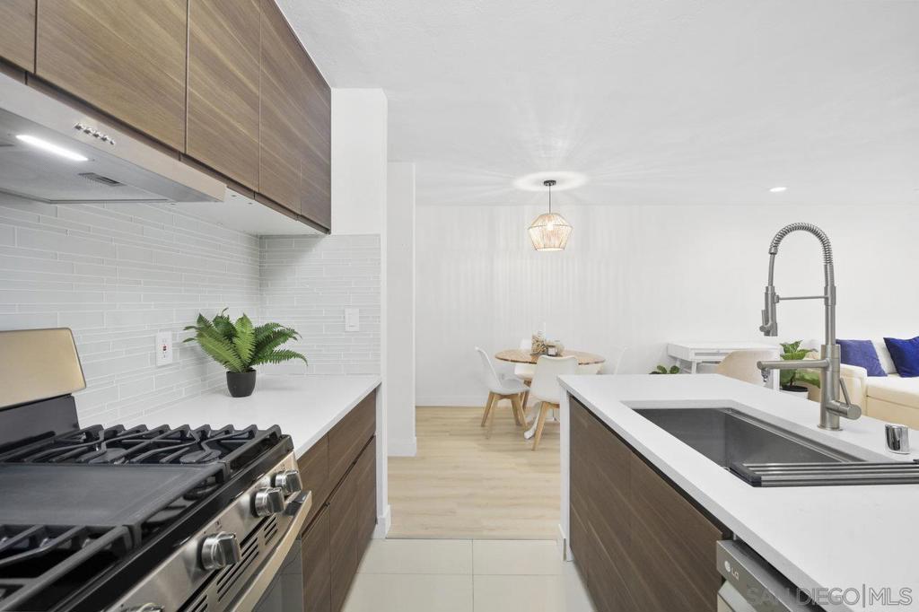 1621 Hotel Cir S E114