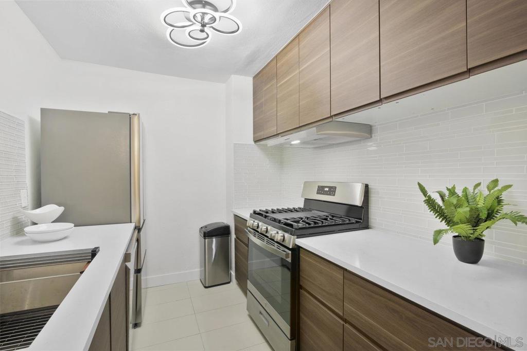 1621 Hotel Cir S E114