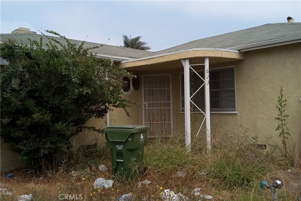 Property is: RD-2 Zone, 8,300@ S.F. lot, TOC Tier 3, (Per Rule California SB 684 eligibility-Property has NOT been used as a Rental in past 5 years,
which may allow subdivision). Plans are approved for a 4 Unit Building, call for costs to deliver Approved plans, or see RINC listing. However property
is Level 3 TOC, HIGH Density housing may be possible. Metro is very prominent is the Area: Vermont/120th, Harbor Freeway Station, Metro "C" Train to LAX are all in walking distance. Building potential may much higher within Multiple Angles.