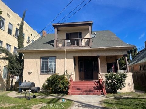 Photo of 1835 W 12th Street, Los Angeles, CA 90006 (MLS # TR25113990)