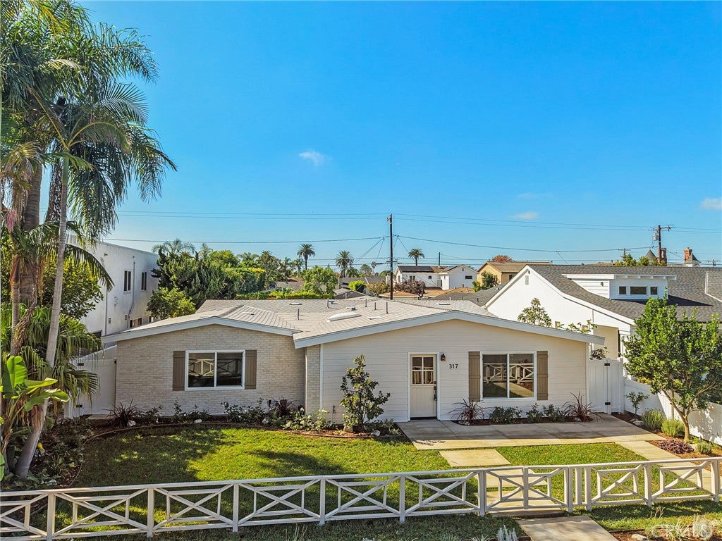 Photo of 317 Walnut Street, Costa Mesa, CA 92627 (MLS # OC26227859)