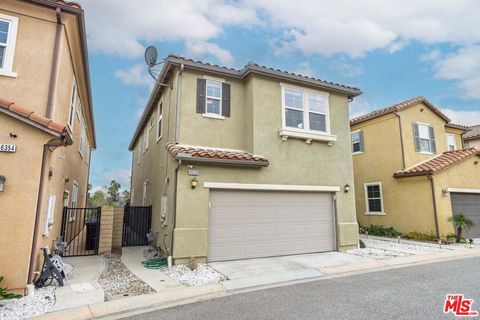 Photo of 26350 Piazza Di Sarro, Newhall, CA 91321 (MLS # 26654253)