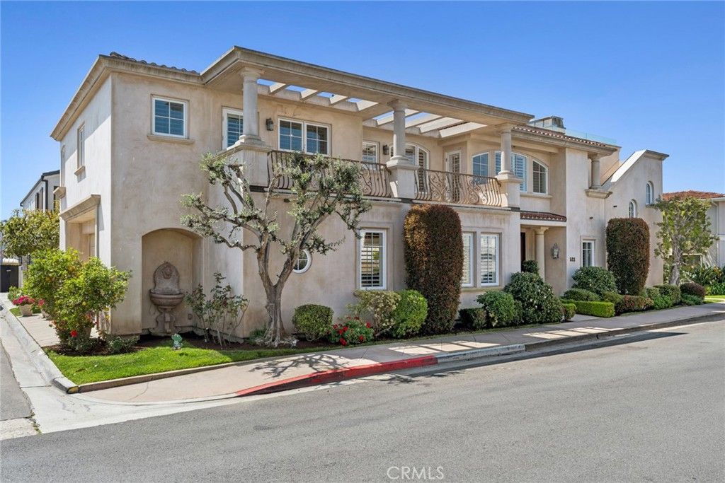 Photo of 521 Via Lido Nord, Newport Beach, CA 92663 (MLS # NP26061858)