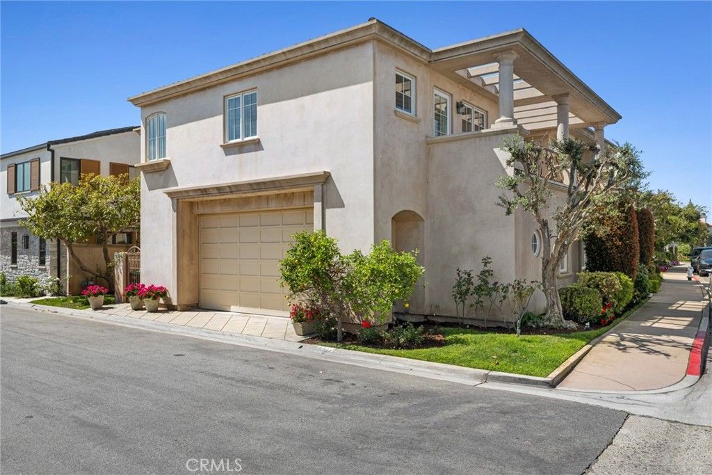 Photo of 521 Via Lido Nord, Newport Beach, CA 92663 (MLS # NP26061858)
