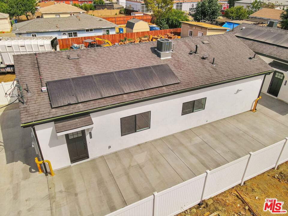 Properties 2 11108 N Norris Avenue 11108