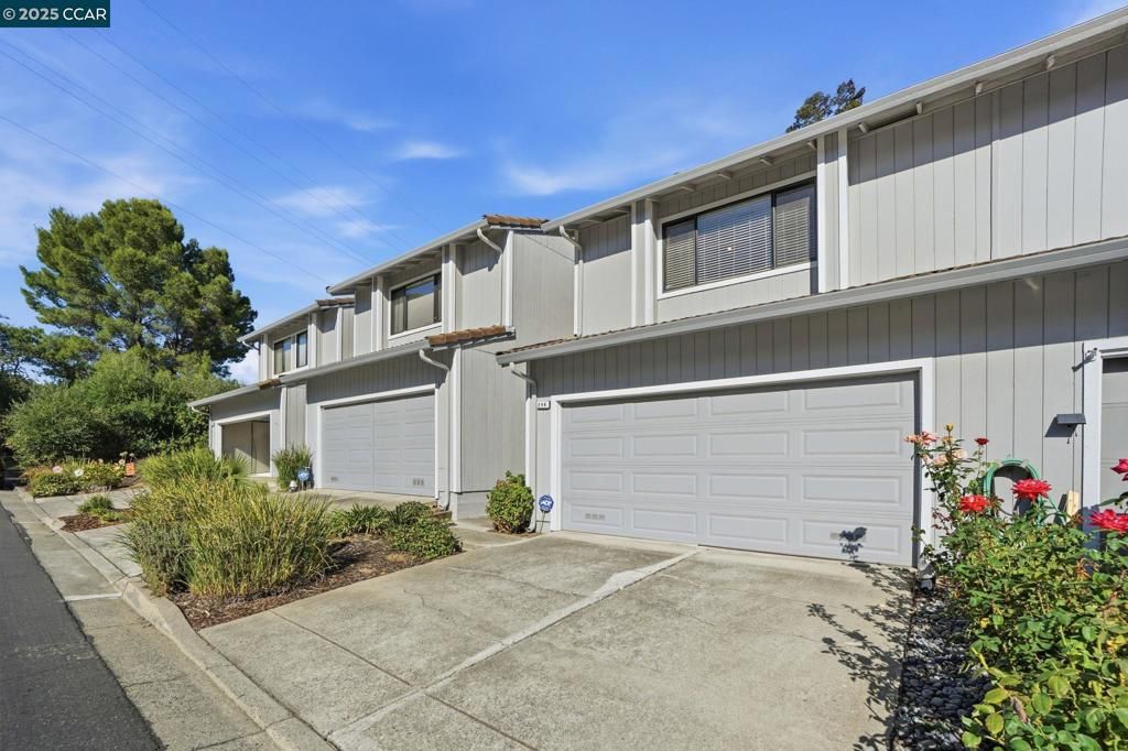 Photo of 246 Via El Dorado Ln Ln, Martinez, CA 94553 (MLS # 41115420)