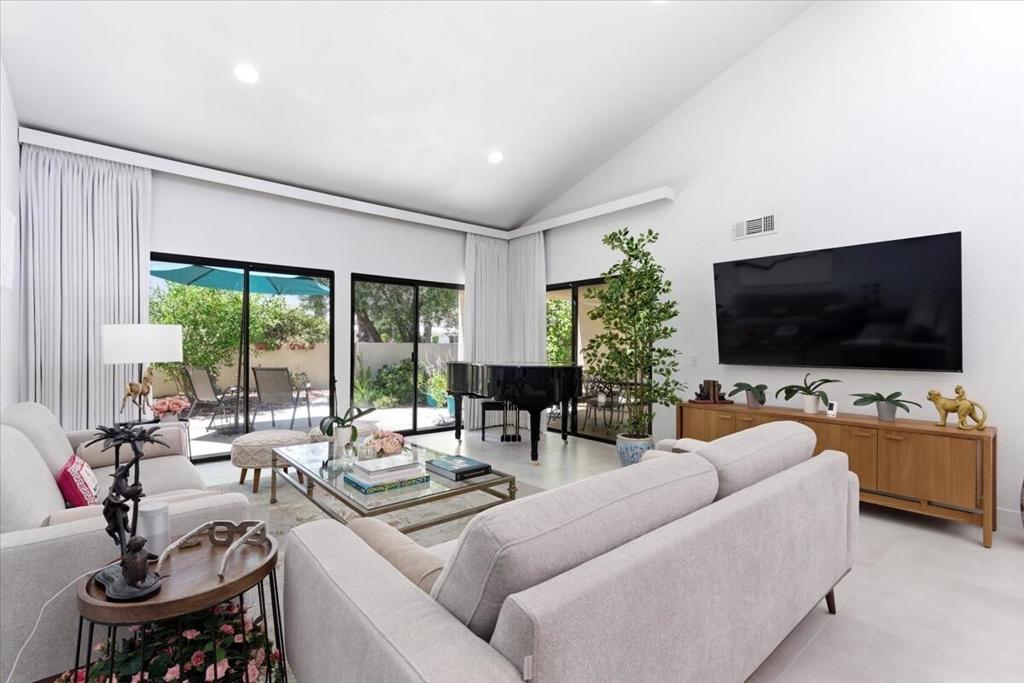 200 E Racquet Club Road 18