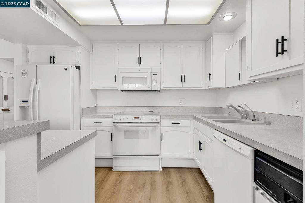 ROSSMOOR - Residential
