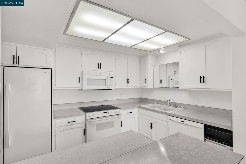 ROSSMOOR - Residential