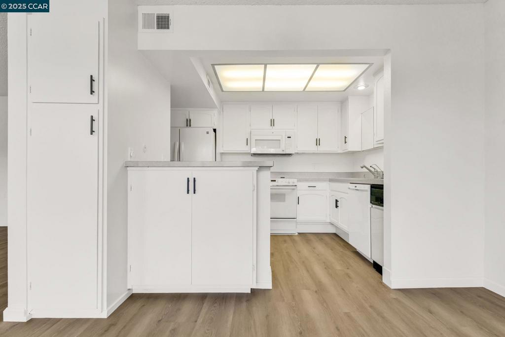 ROSSMOOR - Residential