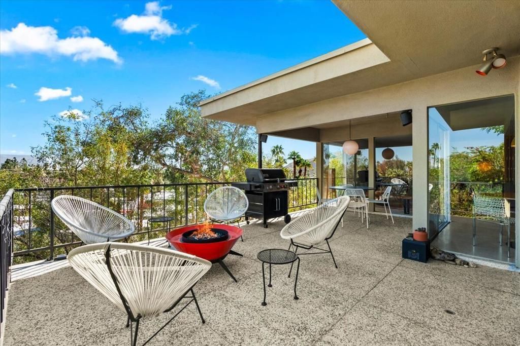 Photo of 2020 Southridge Drive, Palm Springs, CA 92264 (MLS # 219136913PS)
