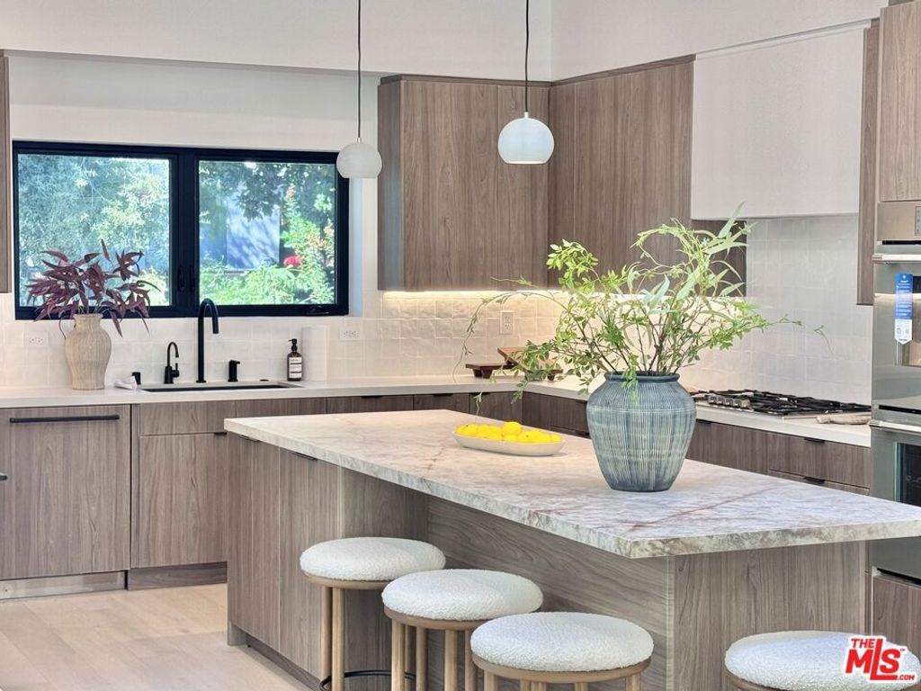 Photo of 4040 Cartwright Avenue, Studio City, CA 91604 (MLS # 25609645)