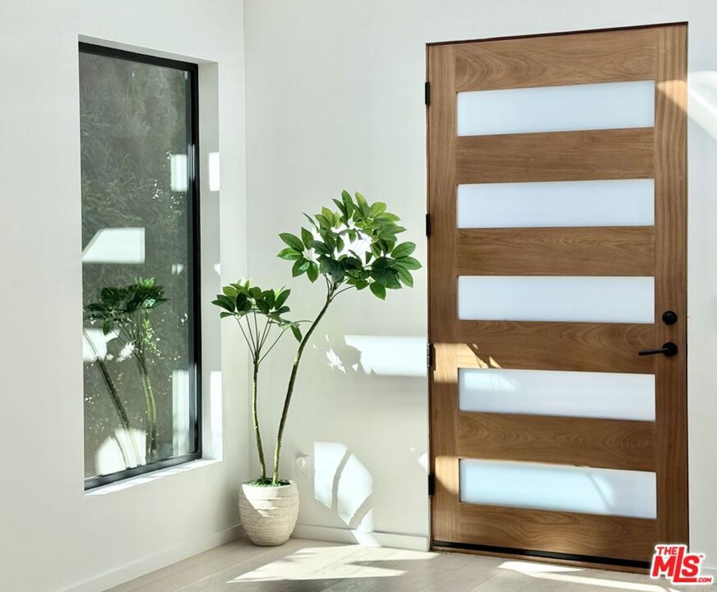 Photo of 4040 Cartwright Avenue, Studio City, CA 91604 (MLS # 25609645)