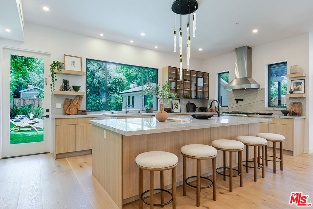 Properties 3 11559 La Maida Street