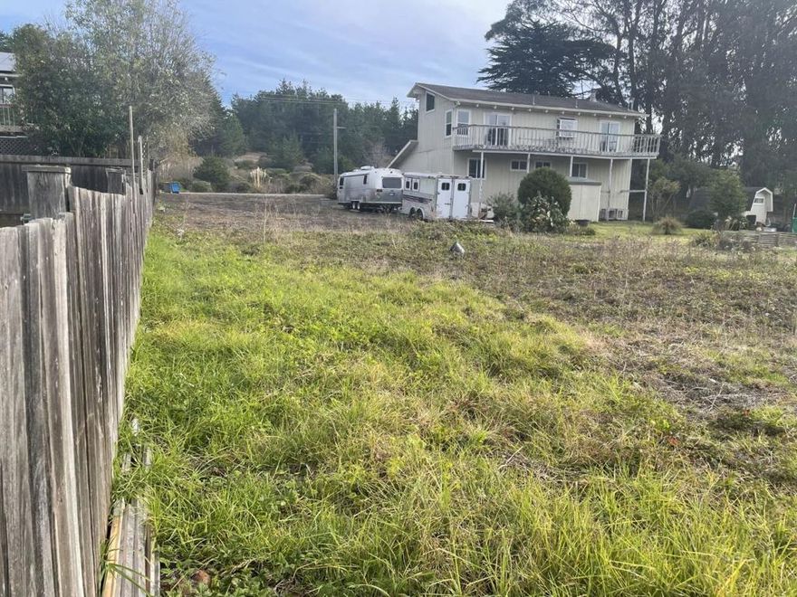 Build you home on a level lot on a dead end street. Water and sewer permits are available through MWSD for $75k +/-.Conforming lot. Clsse to the market, Fitzgerald Marine Reserve and GGNRA. Immediately to the south of 1049 Pearl.