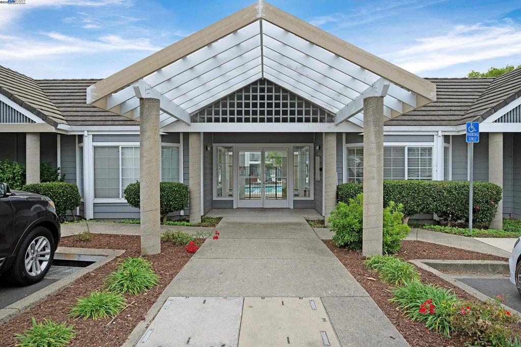 WILLOWBROOK - Residential