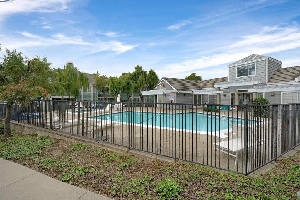 WILLOWBROOK - Residential