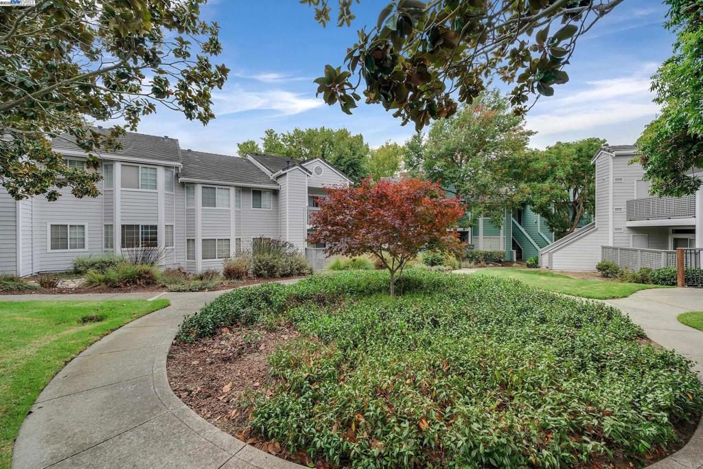 WILLOWBROOK - Residential