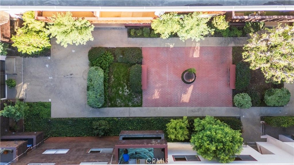 Photo of 5414 Newcastle #8, Encino, CA 91316 (MLS # SR26007909)