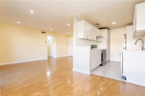 Photo of 5414 Newcastle Avenue #8, Encino, CA 91316 (MLS # SR26007909)