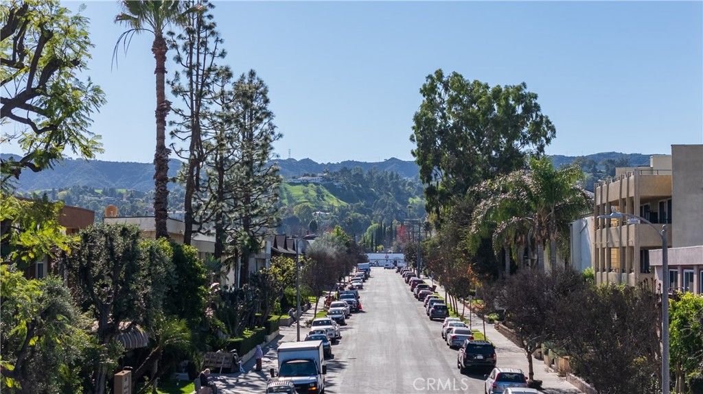 Photo of 5414 Newcastle #8, Encino, CA 91316 (MLS # SR26007909)