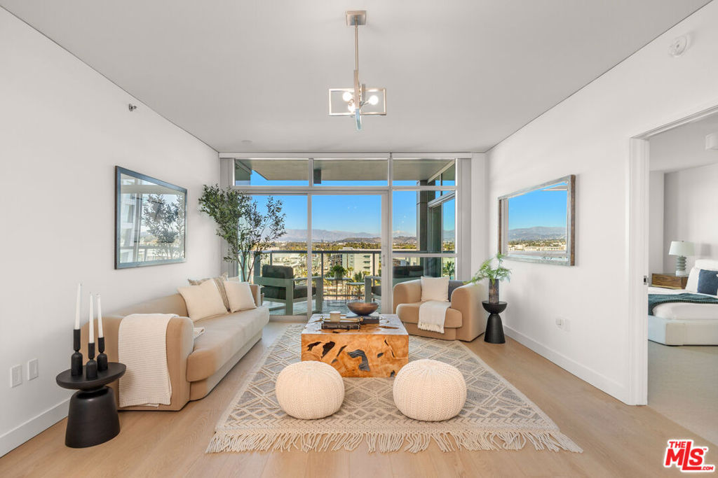 13650 Marina Pointe Drive 908