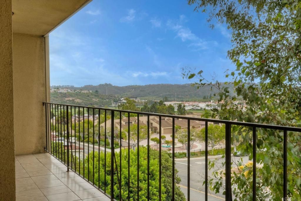 Photo of 2251 Altisma Way #202, Carlsbad, CA 92009 (MLS # NDP2602467)