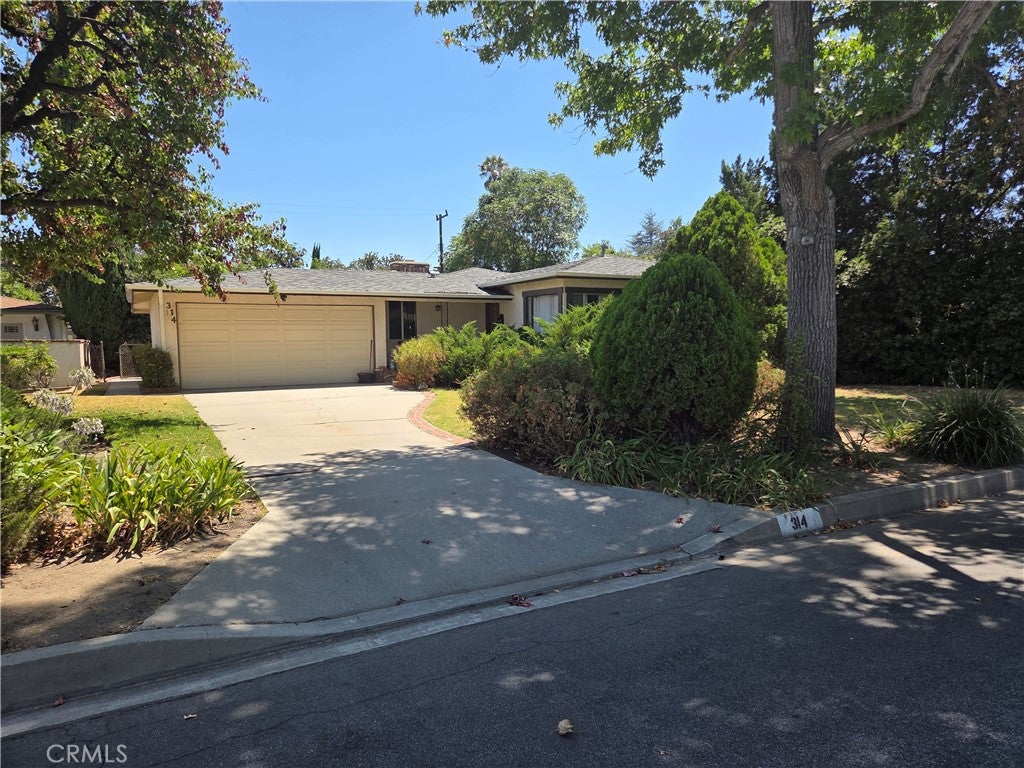 314 E Las Flores AVE