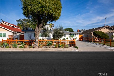Photo of 16782 Heritage Lane, Huntington Beach, CA 92647 (MLS # PW25245810)