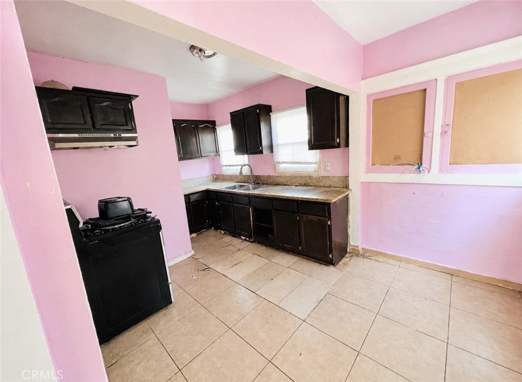 1039 E Chanda Court