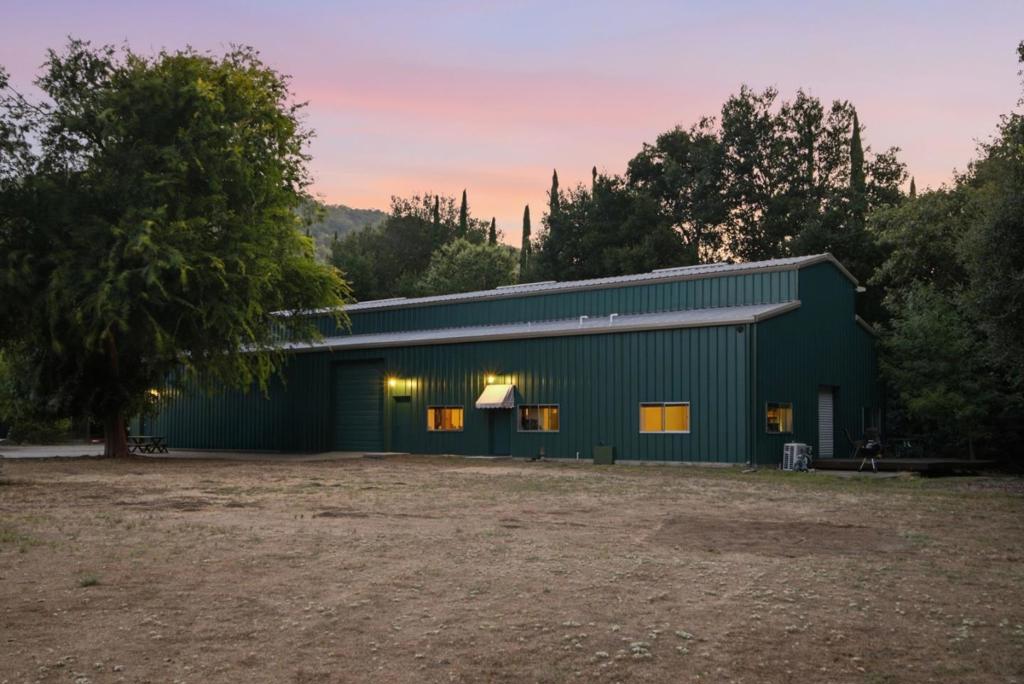12401 Merriman Lane