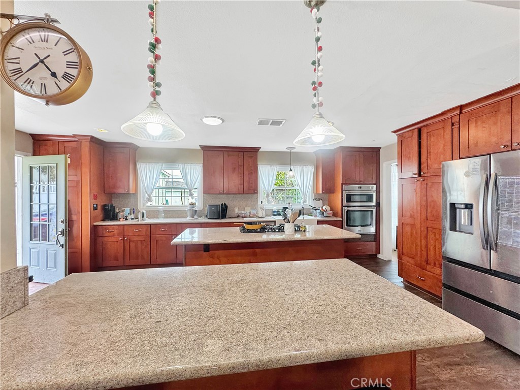 Huntington Beach, California, 92647, United States, 7 Bedrooms Bedrooms, ,5 BathroomsBathrooms,Residential,Active,2042733
