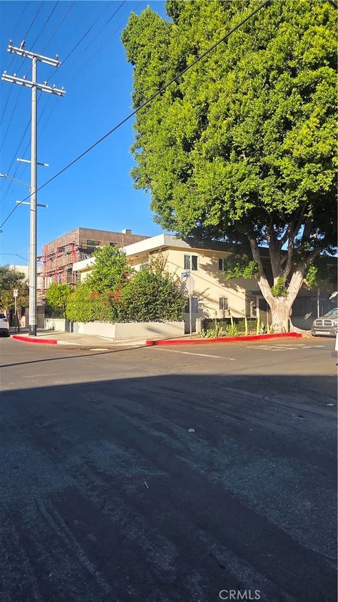 Photo of 6904 Radford AVE #7, North Hollywood, CA 91605 (MLS # SR26231865)