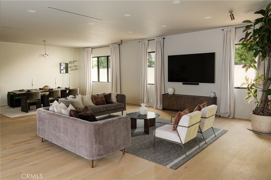 Photo of 15719 Hartsook Street, Encino, CA 91436 (MLS # SR26052992)