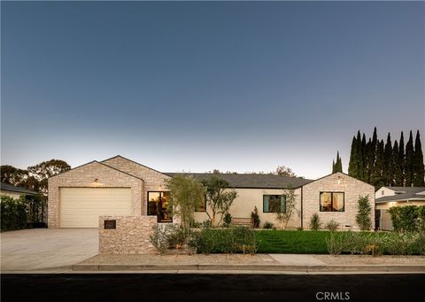 Photo of 15719 Hartsook Street, Encino, CA 91436 (MLS # SR26052992)
