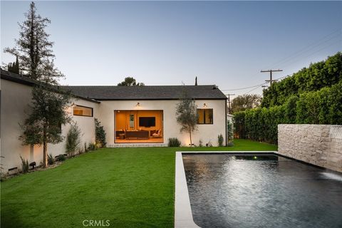 Photo of 15719 Hartsook Street, Encino, CA 91436 (MLS # SR26052992)