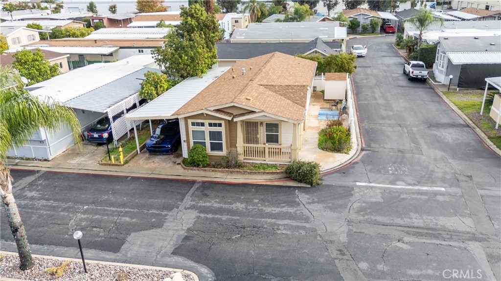 2139 E 4th 84