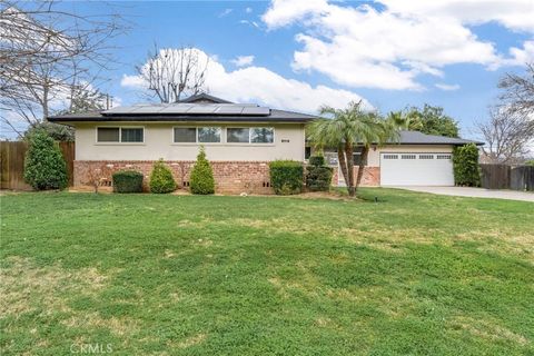 Photo of 172 W Scott Ave, Fresno, CA 93704 (MLS # FR26043652)