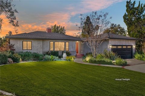 Photo of 1374 Prospect Drive, Redlands, CA 92373 (MLS # OC26021978)