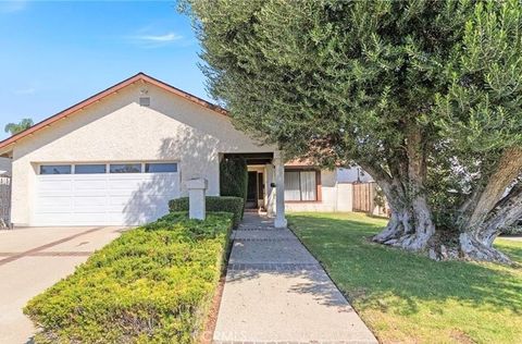 Photo of 22561 Catania, Laguna Hills, CA 92653 (MLS # CV26097851)