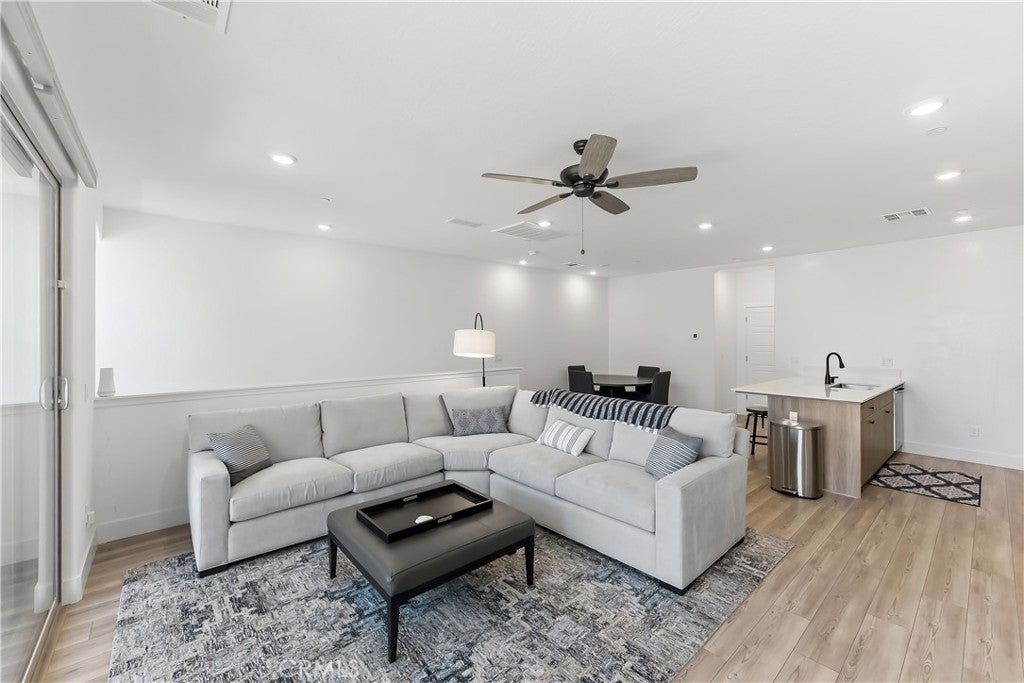 579 N Adler