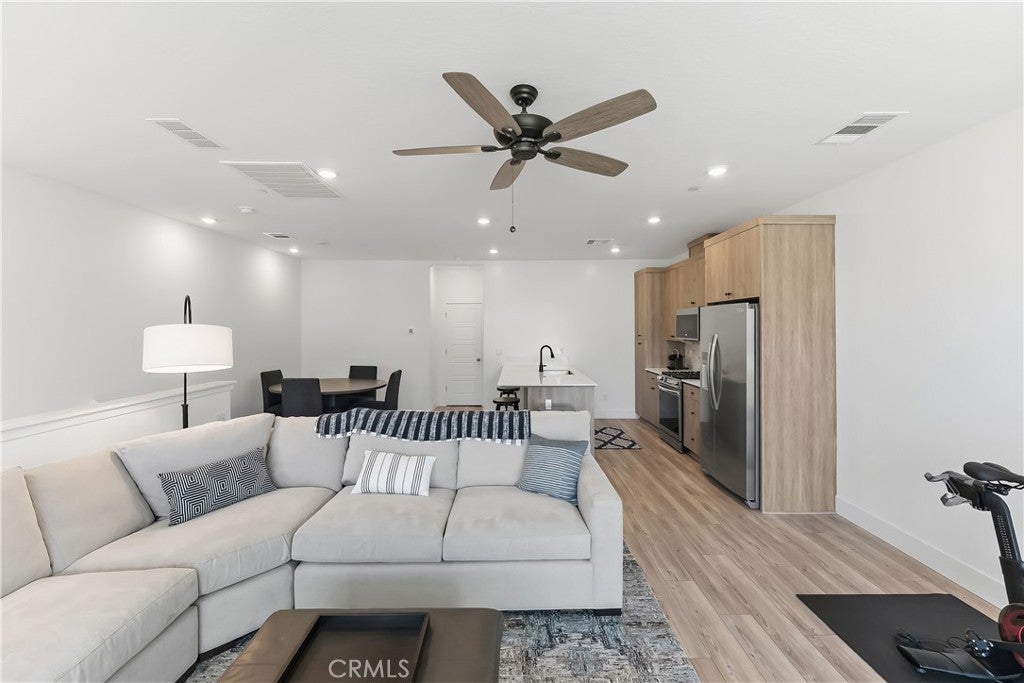 579 N Adler