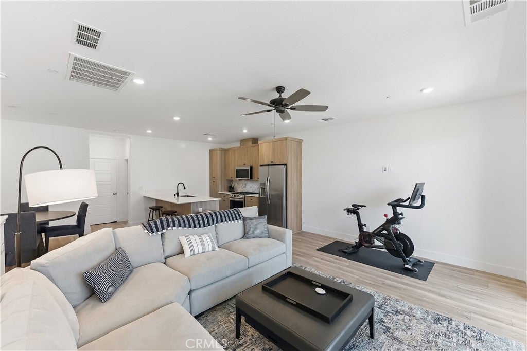 579 N Adler