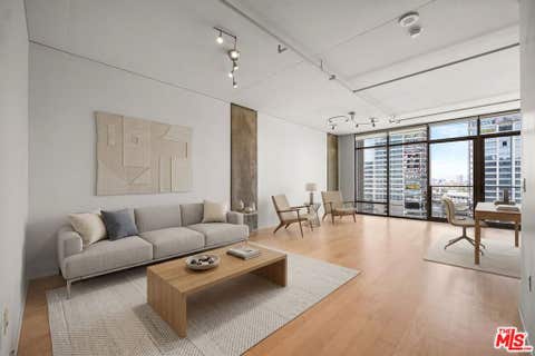 Photo of 1100 S Hope Street #1410, Los Angeles, CA 90015 (MLS # 26855533)